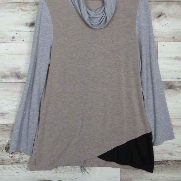 Chico's* Women's Long Sleeve Cowl Neck Asymmetrical Abstract‎ Hem Blouse~ Size 1 - Picture 8 of 15